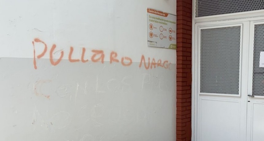Doble amenaza mafiosa: mensajes contra Pullaro aparecen en escuela y centro de salud
