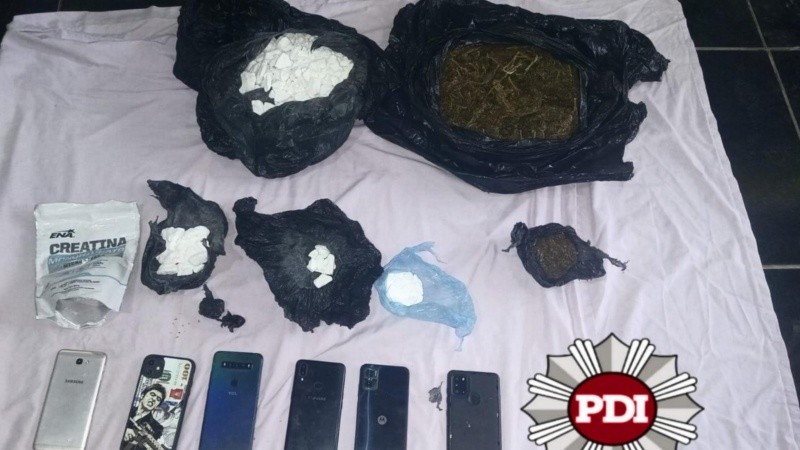 Operativo en Ludueña: cayó un prófugo y secuestraron droga escondida en una terraza