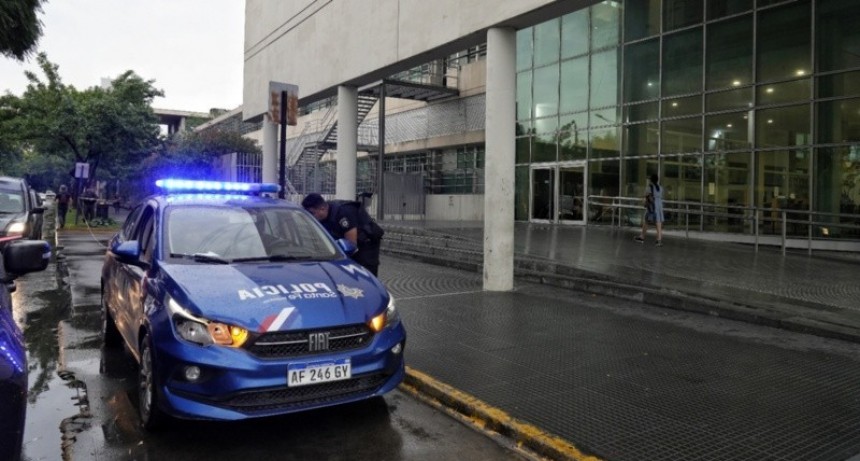 Cinco policías detenidos por plantar armas a inocente usadas en balaceras