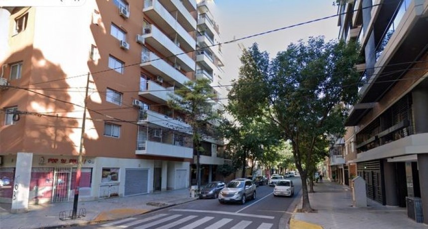 Trepó hasta un segundo piso y robó un televisor en pleno macrocentro