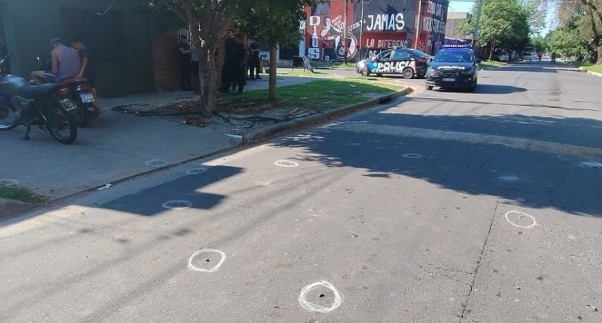 Mujer herida en un ataque a tiros contra su casa en barrio Matheu
