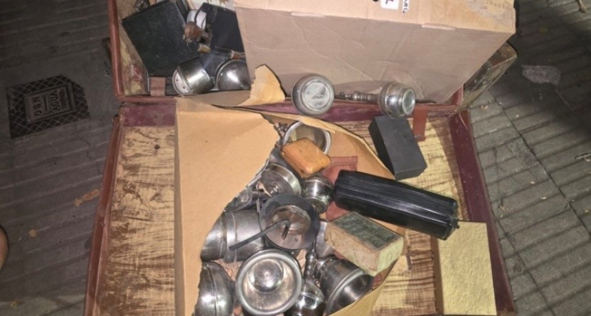 Detuvieron a un hombre tras un intento de robo en barrio Abasto con maletines de objetos antiguos