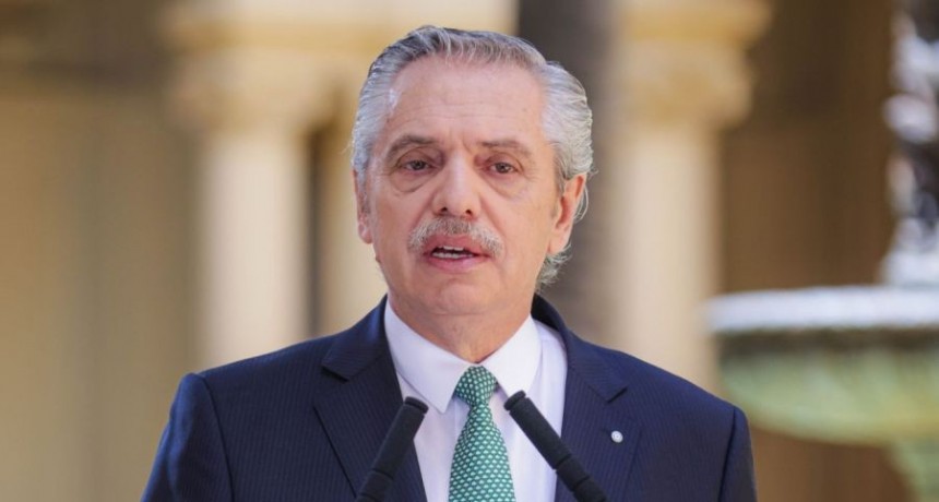 Denunciaron a Alberto Fernández por presunta malversación de fondos públicos