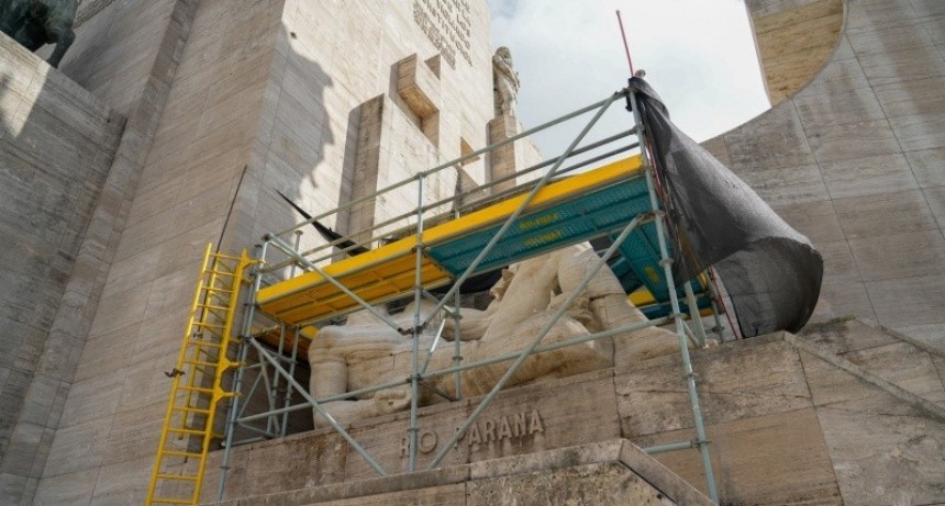 Finalmente, por el atraso en los pagos, paralizaron las obras del Monumento