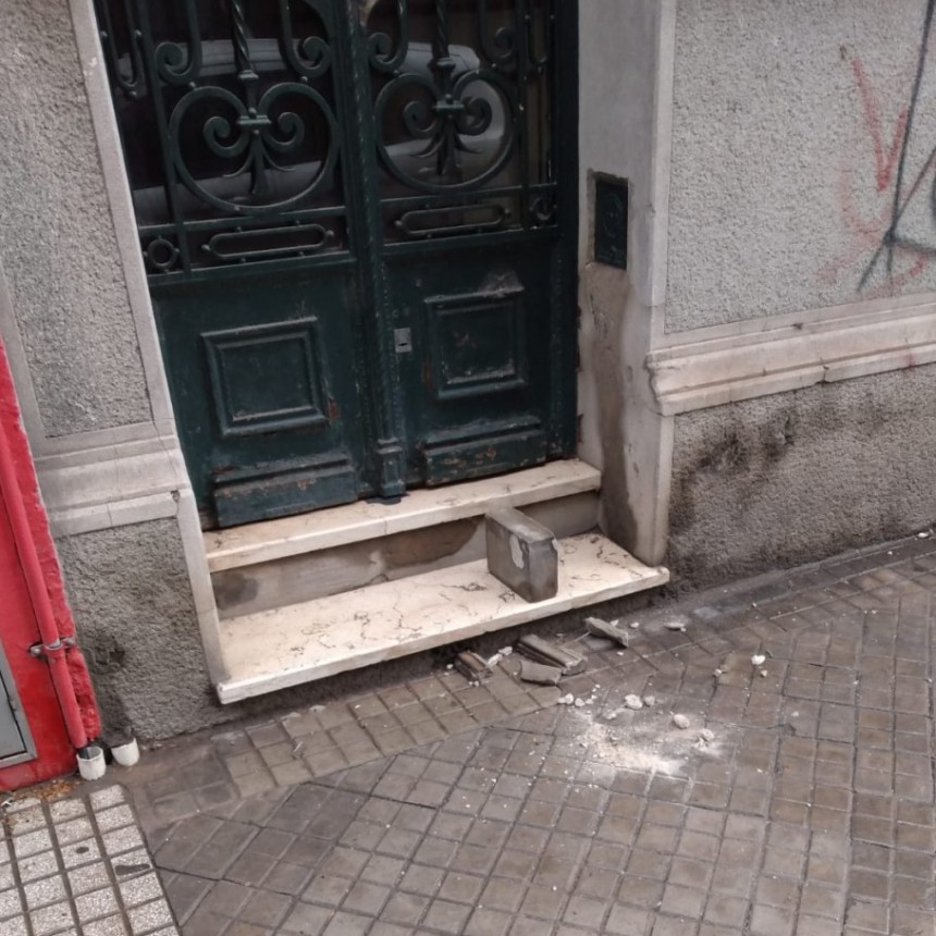 ROSARIO: Cayó mampostería en pleno macrocentro 