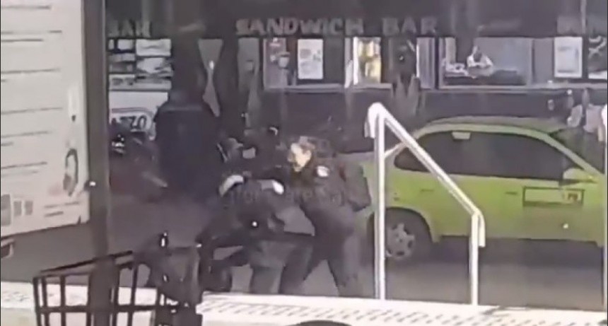 Enfrentamiento entre policías en terminal de ómnibus de Santa Fe