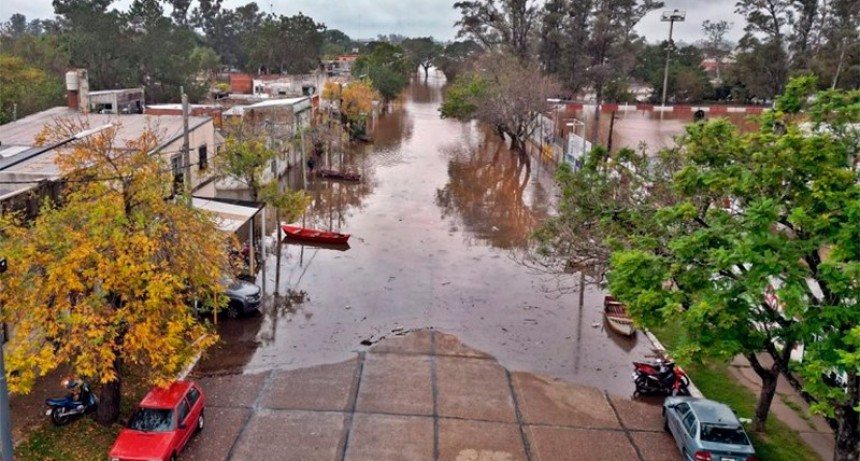 Evacuación masiva en Concordia por crecida del río Uruguay: van 568 personas