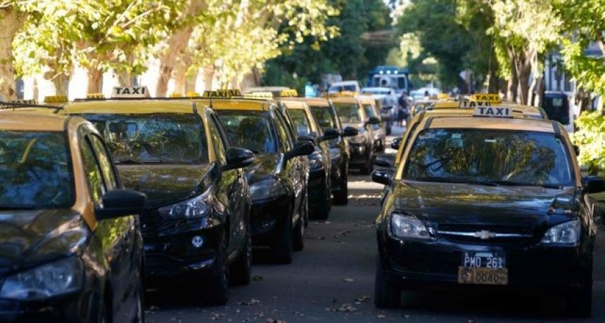 Rosario implementará viajes compartidos en taxis para competir con Uber