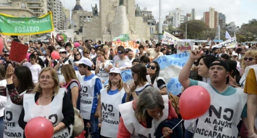 Organizaciones se movilizan al Monumento en protesta contra el ajuste en discapacidad