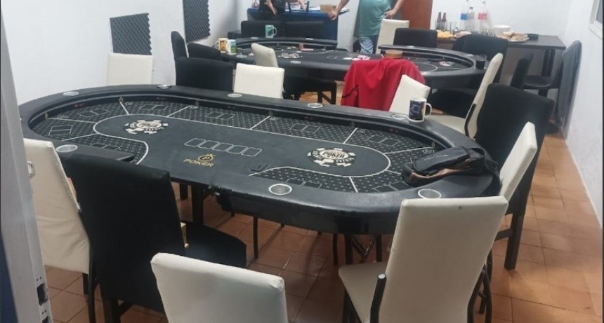Desmantelaron casino ilegal que operaba en una casa de zona oeste y cayeron diez personas