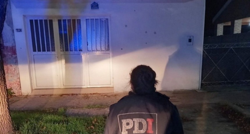 Balacera sacudió a Santa Teresa: atacaron una casa deshabitada vinculada a una rosarina
