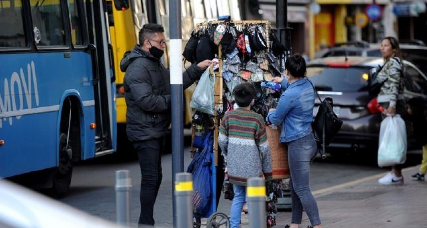 Comerciantes de calle San Luis reclaman regulaciones para vendedores ambulantes