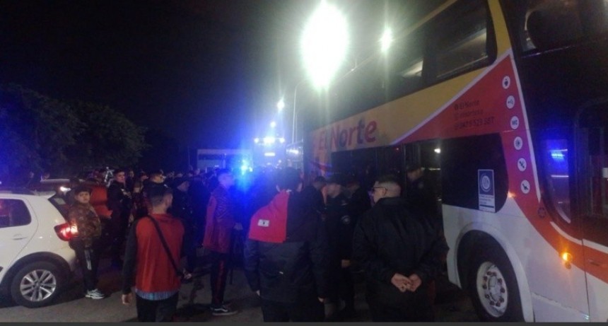 Ataque a hinchas de Colón antes del partido contra Talleres en Rosario