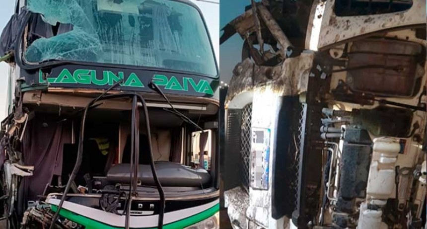 Choque entre colectivo y camión deja cuatro heridos en autopista Rosario-Santa Fe