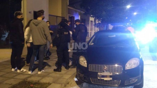 Santa Fe: Cinco atacantes balearon a un joven en un intento de robo cerca de plaza Ayacucho