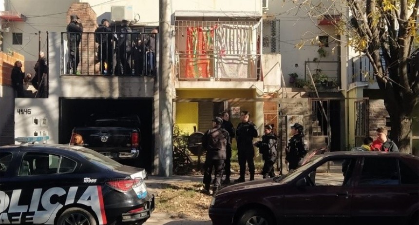 Intentó escapar tras disparar contra una casa en monopatín: fue detenido