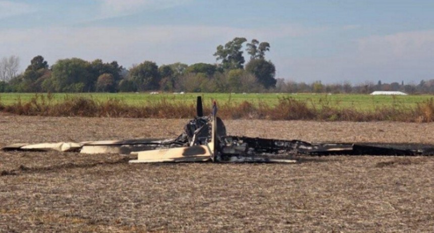 Hallan una avioneta incendiada y sin tripulantes en un campo cerca de Pergamino