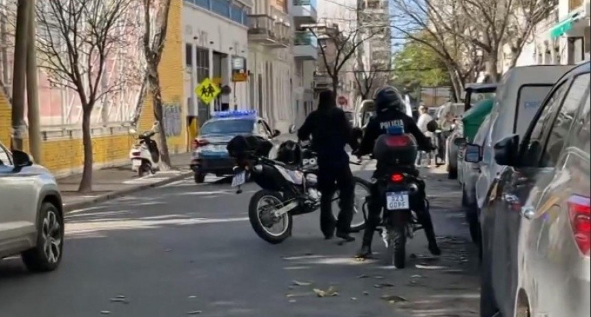 Persiguió en taxi a sus asaltantes y dos fueron detenidas