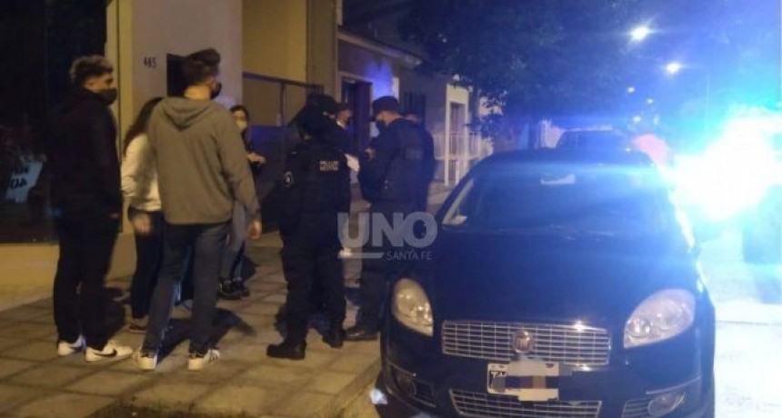 Santa Fe: Cinco atacantes balearon a un joven en un intento de robo cerca de plaza Ayacucho