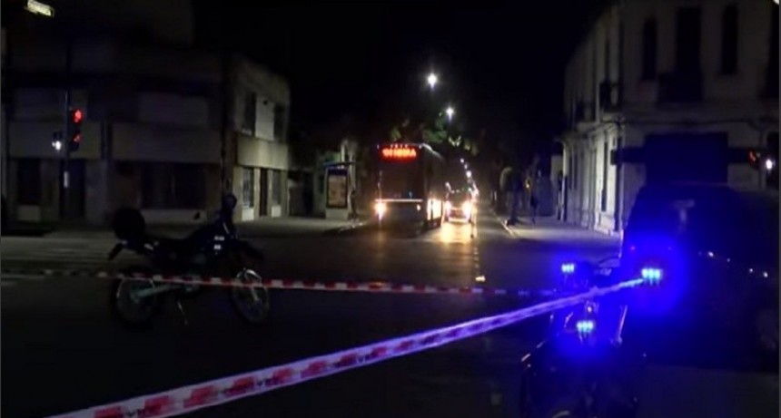 Violento asalto en Francia y Catamarca: hieren a gendarme que intentó intervenir