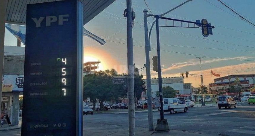 Motochorros roban 900 mil pesos a un automovilista