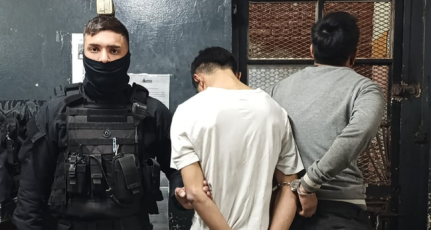 Detienen a dos ladrones en un edificio: 