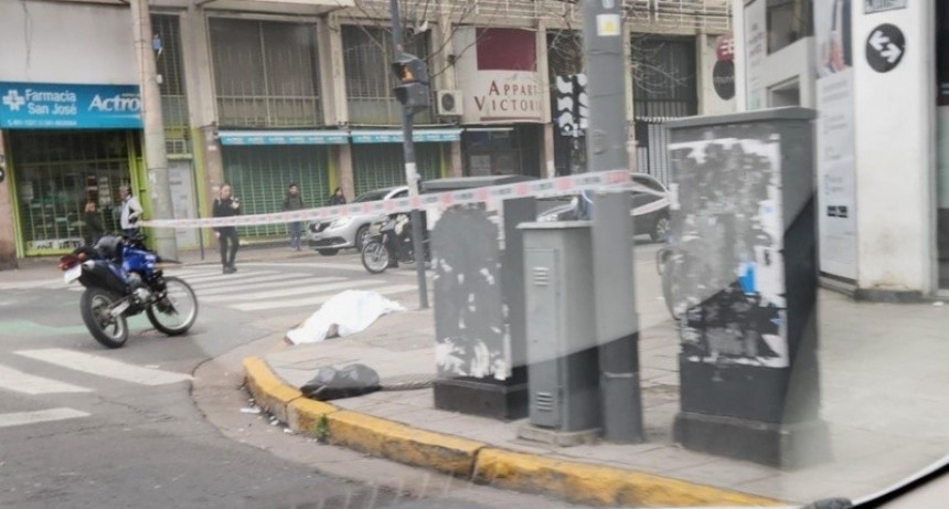 Hallan un cuerpo sin vida en una esquina del centro