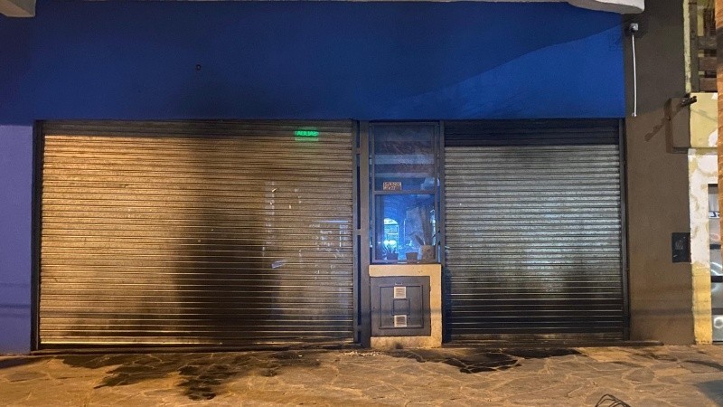 Intento de extorsión en Villa Gobernador Gálvez: incendiaron un local y dejaron una nota con amenazas