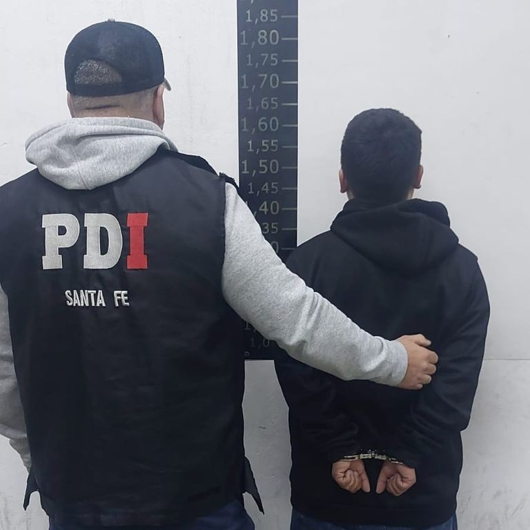 Villa Gobernador Gálvez: Joven en terapia intensiva tras ser atacado por su cuñado con un caño de metal