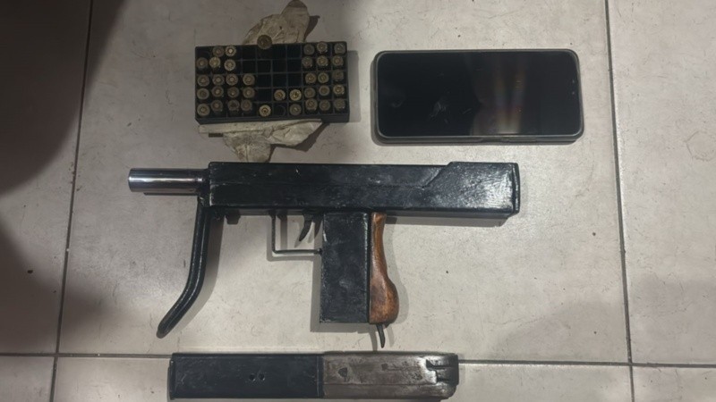 Un joven fue arrestado en Rosario con una ametralladora casera tras ser denunciado por su padre