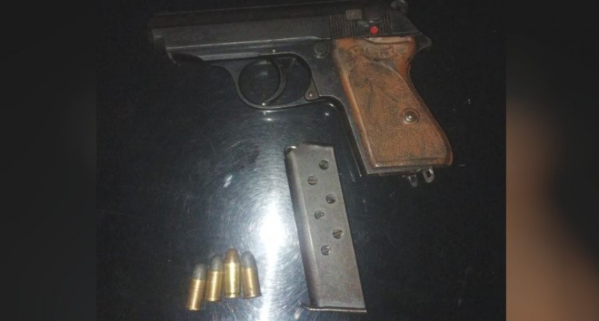 Dos jóvenes, uno de 15 años, fueron detenidos con un arma tras un ataque a tiros