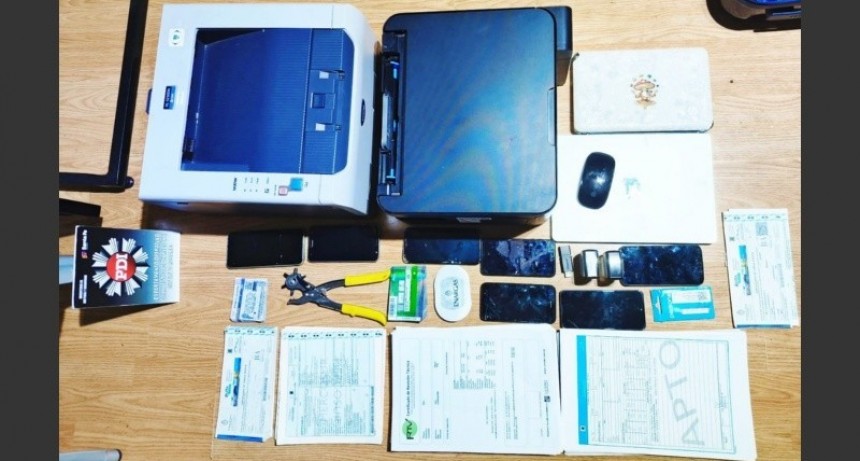 Detuvieron a un hombre por vender certificados truchos de RTO y VTV en Marketplace
