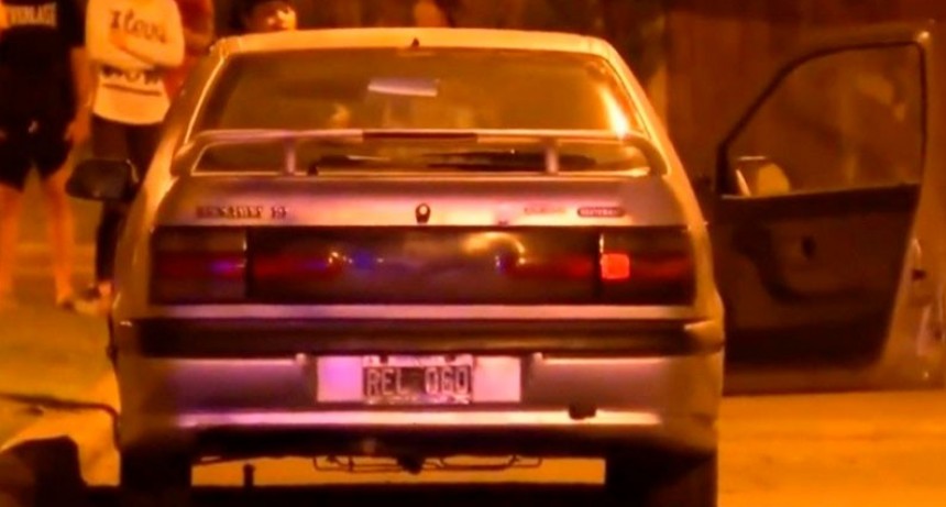 Asesinato en Tiro Suizo: joven acribillado dentro de su auto