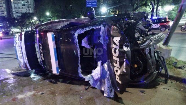 Santa Fe: Persecución con un detenido tras un vuelco de patrullero y dos policías heridos