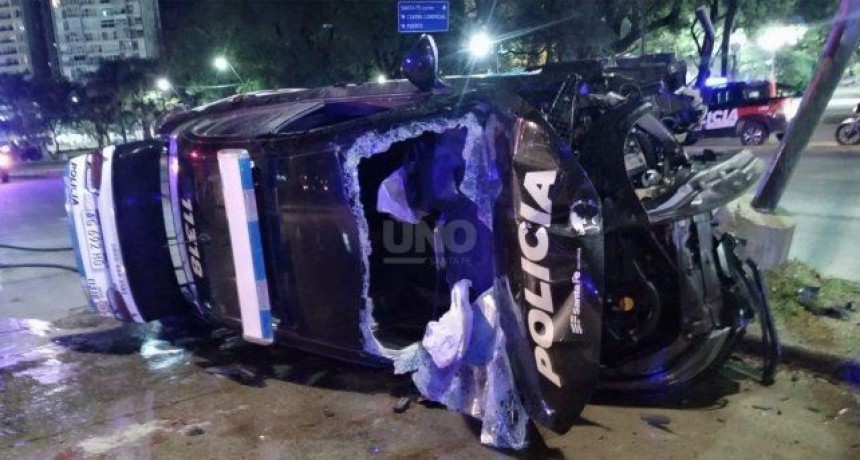 Santa Fe: Persecución con un detenido tras un vuelco de patrullero y dos policías heridos