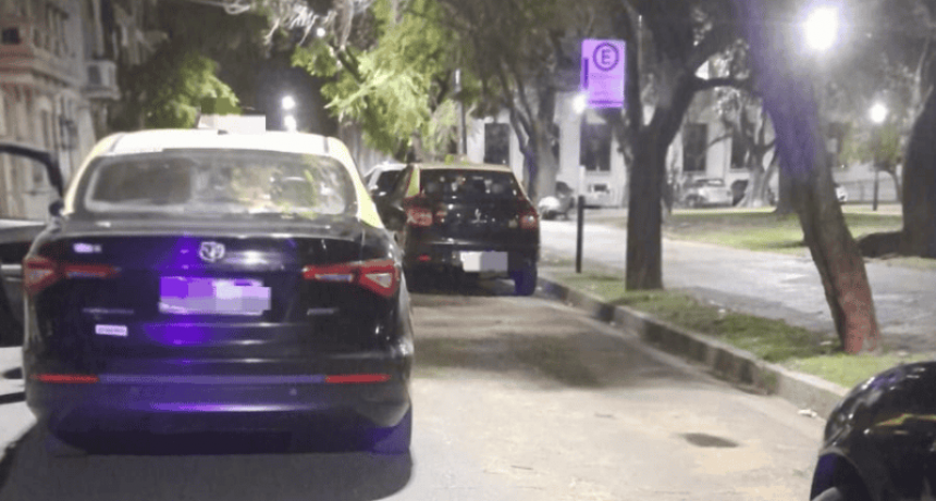 Un hombre terminó en terapia intensiva tras pelea con taxistas: lo dejaron inconsciente tirado en la calle