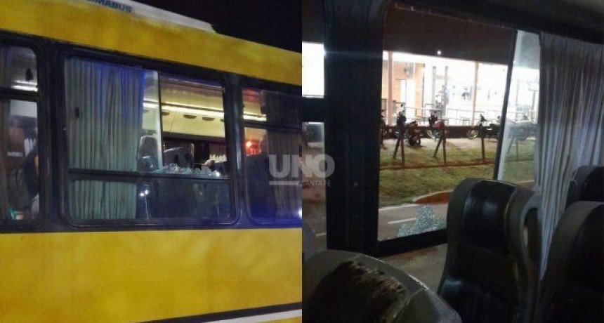 Santa Fe: Ataque a piedrazos contra un colectivo en Colastiné dejó un pasajero herido