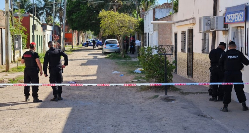 Hombre resulta herido al manipular objeto explosivo en la calle