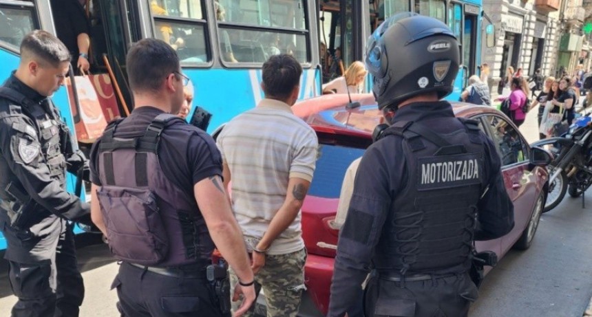 Tres sospechosos de robos con inhibidores detenidos en el centro de la ciudad