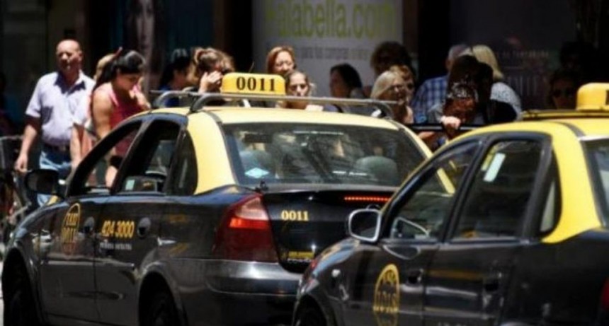 Detenidos por agredir a una taxista afuera de la Terminal de Ómnibus