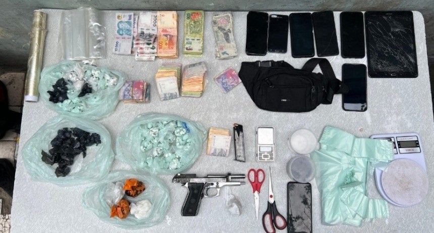 Detienen a cinco personas con drogas y una pistola en operativo en Villa Moreno