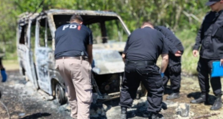 Santo Tomé: Hallan restos humanos dentro de una camioneta incendiada