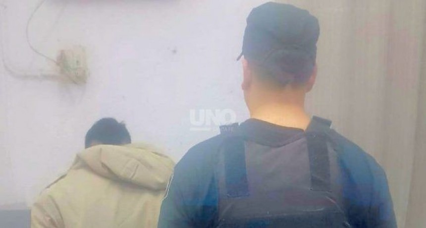 Santa Fe: Un hombre cayó con una pistola de guerra cargada tras una persecución en barrio Belgrano