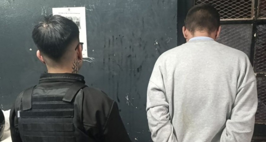 Un joven murió tras caer por la barranca durante un asalto en la costa central de Rosario