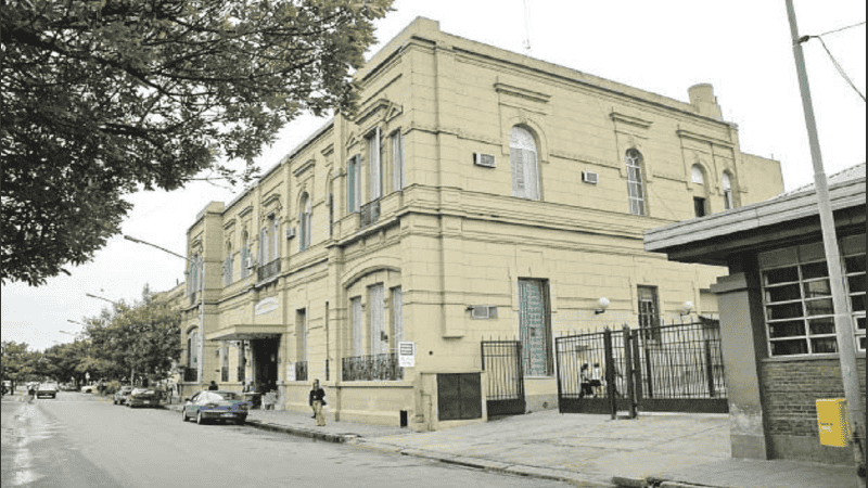 Trasladan a un preso de Piñero que ingirió un tenedor y quedó internado bajo estricta custodia