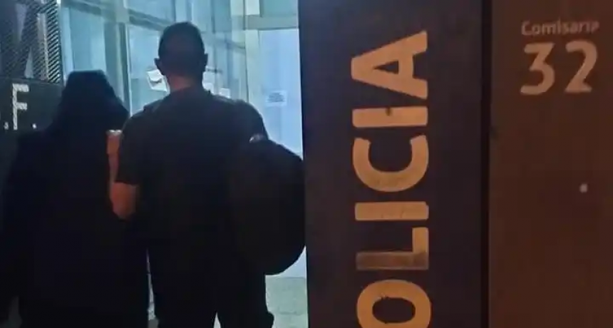 Golpeó a un adolescente por una pelota que cayó en su patio y terminó detenido