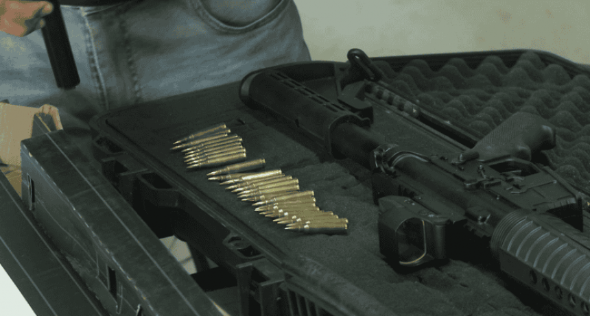 Cae una banda de Nuevo Alberdi con un fusil AR-15 y un arsenal oculto