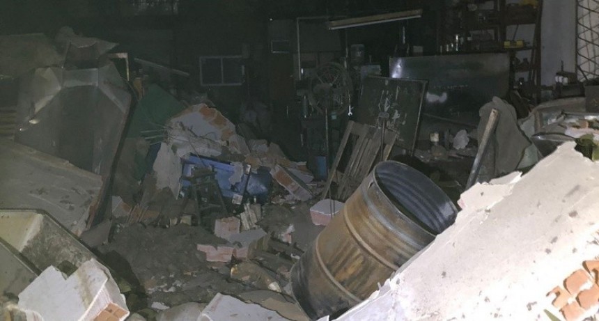 Explosión en una panadería deja dos heridos y causa graves daños