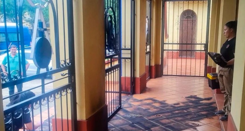 Ataque con molotov y amenazas en la parroquia del padre Ignacio
